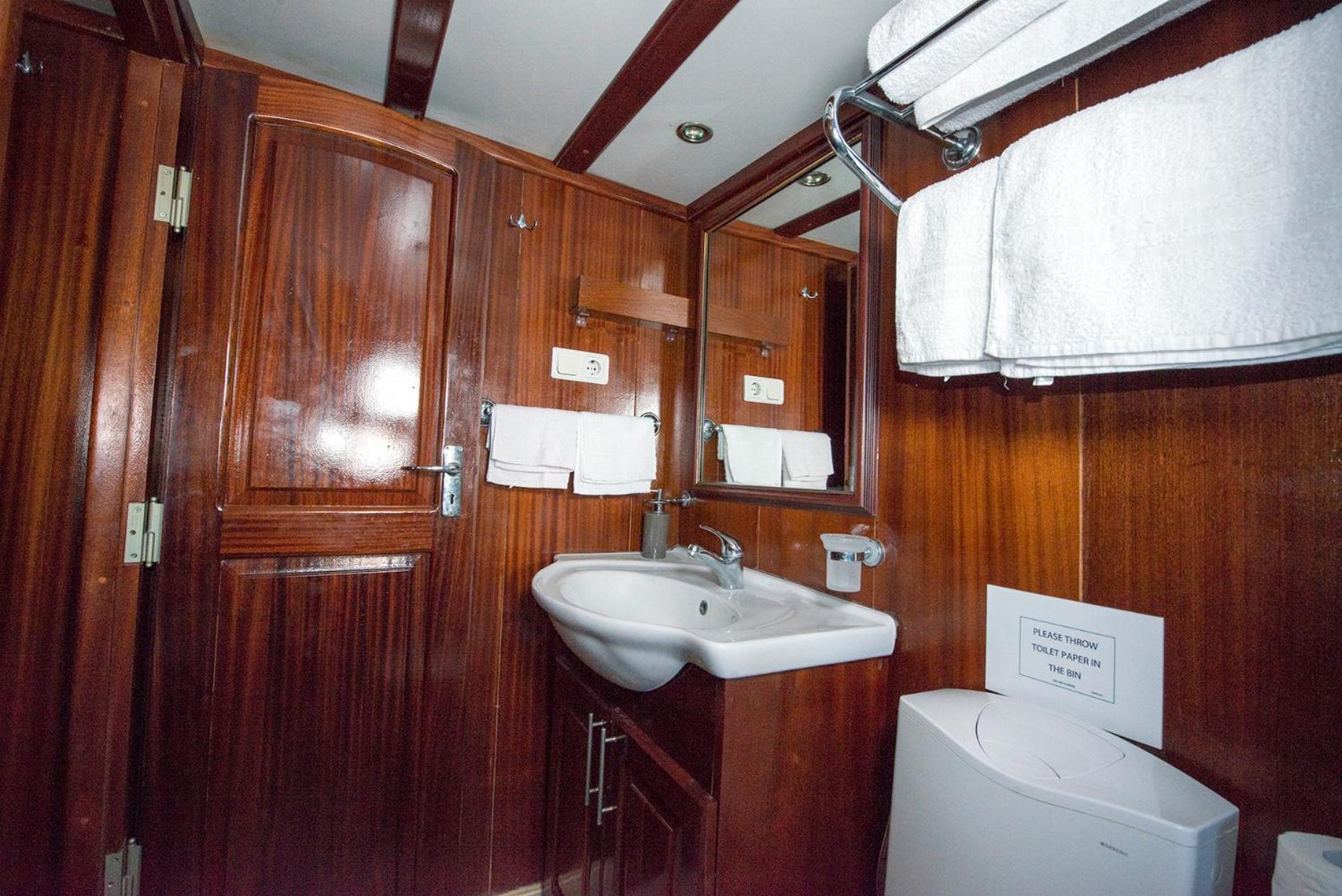Tersane IV Vincitore 4 Hotel Di Bruno Barbieri Palermo Dış mekan fotoğraf