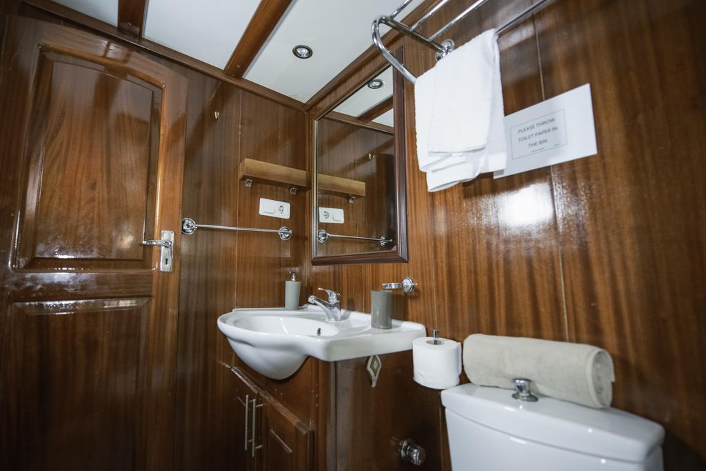 Tersane IV Vincitore 4 Hotel Di Bruno Barbieri Palermo Dış mekan fotoğraf
