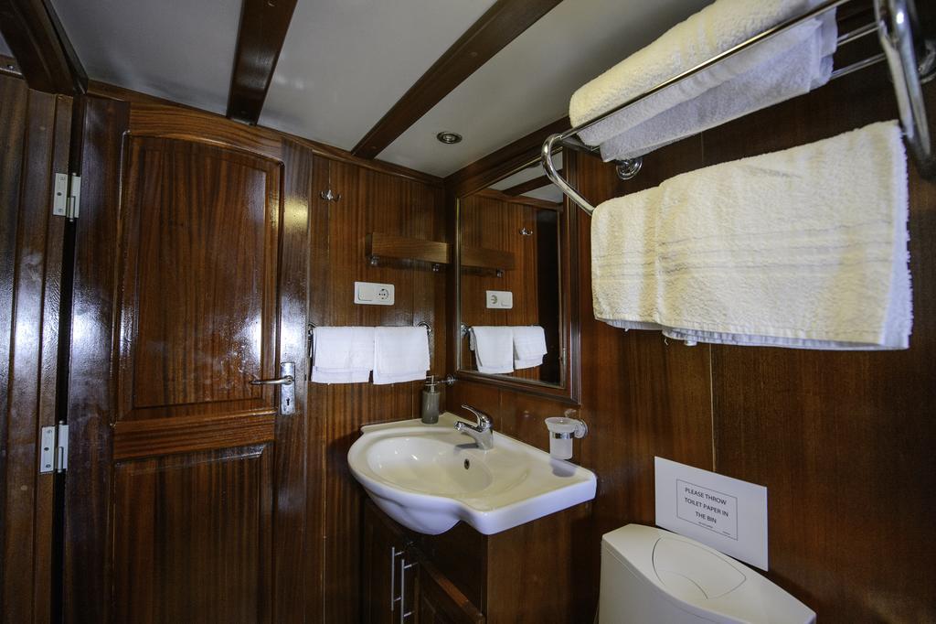 Tersane IV Vincitore 4 Hotel Di Bruno Barbieri Palermo Dış mekan fotoğraf